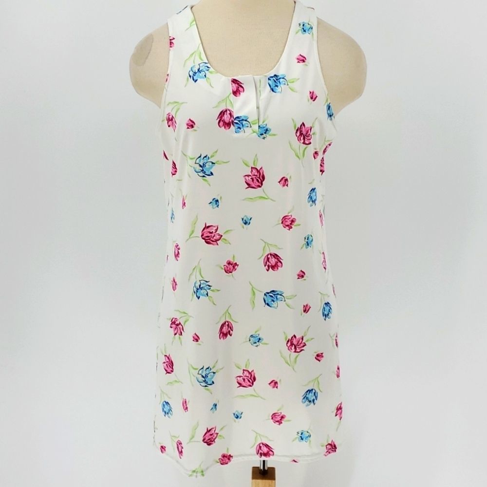 Secret Treasures ladies night gown, size large. sleevless. Adorable.